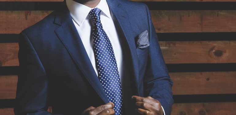 business-suit-690048_1920